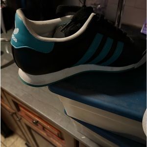 Adidas Samoa big kids gently used size 6.5